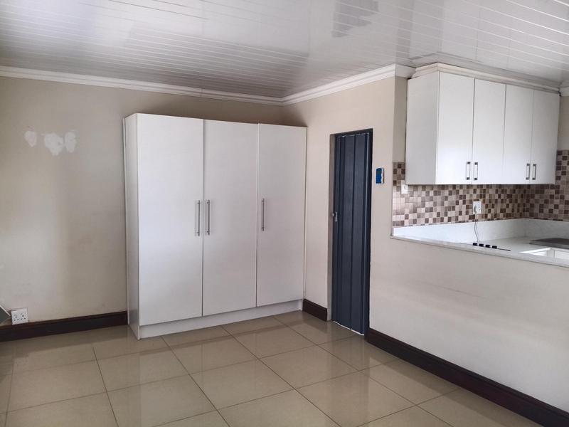 1 Bedroom Property for Sale in Goodwood Central Western Cape